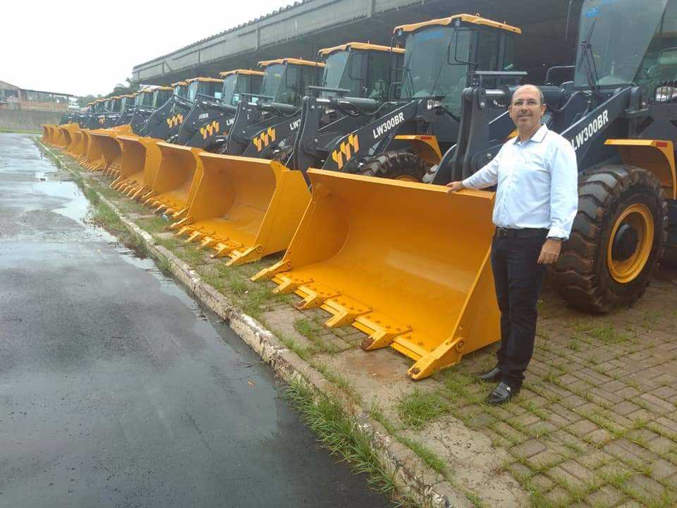 Prefeito Oziel foi a Salvador para trazer novos maquinários através do CIMA